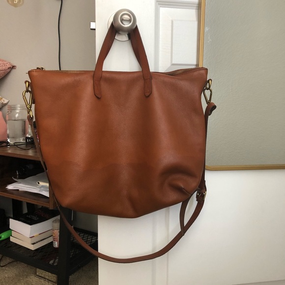 zip top crossbody tote
